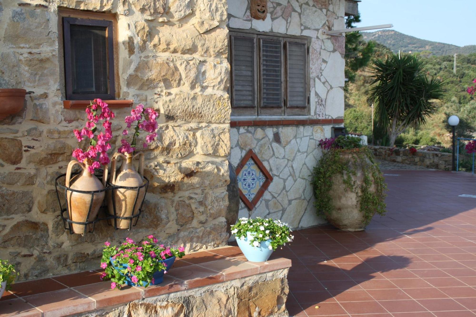 Camere & Case Vacanze Lo Scoglio Кастель-ди-Туса Экстерьер фото