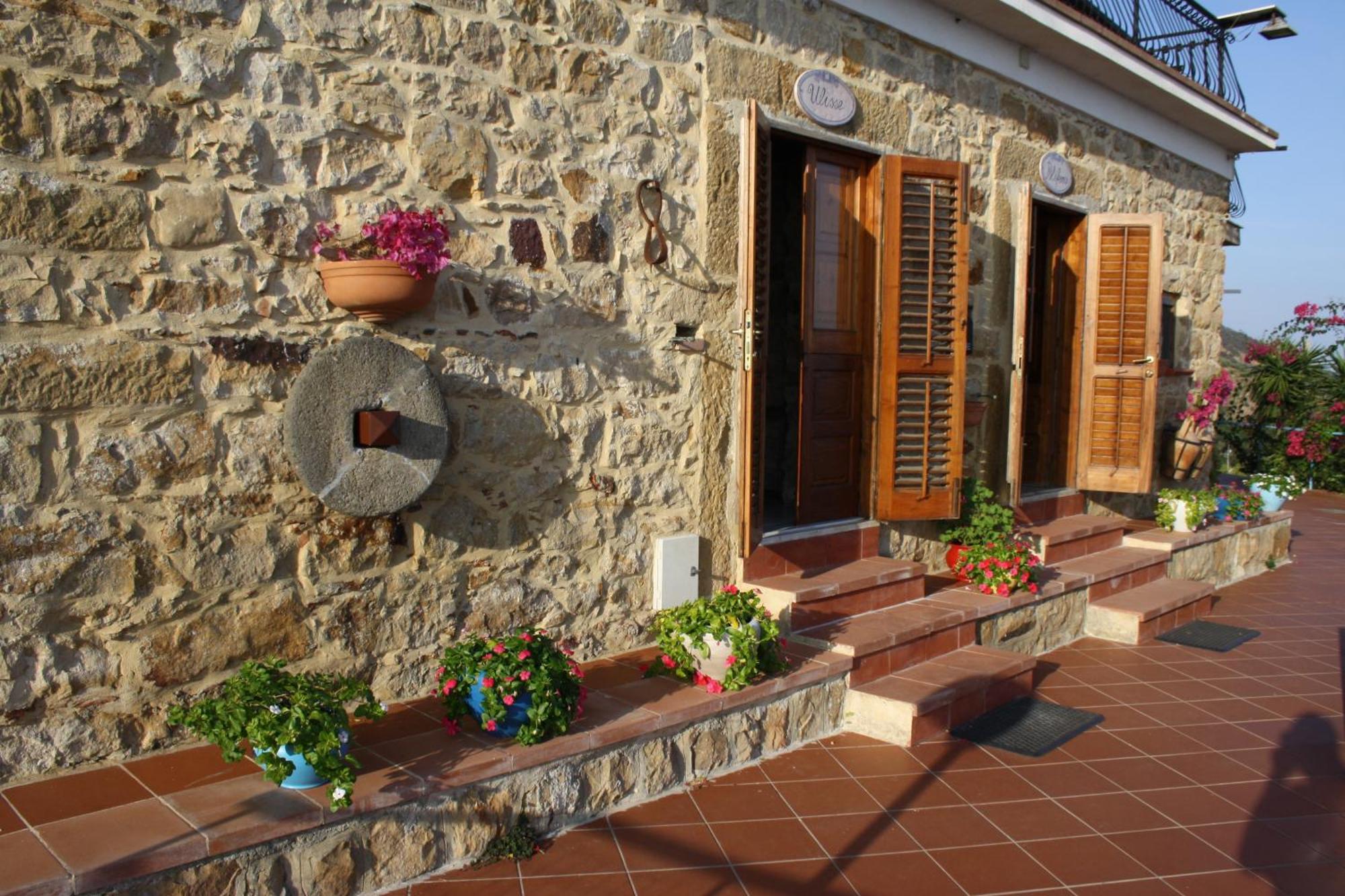 Camere & Case Vacanze Lo Scoglio Кастель-ди-Туса Экстерьер фото