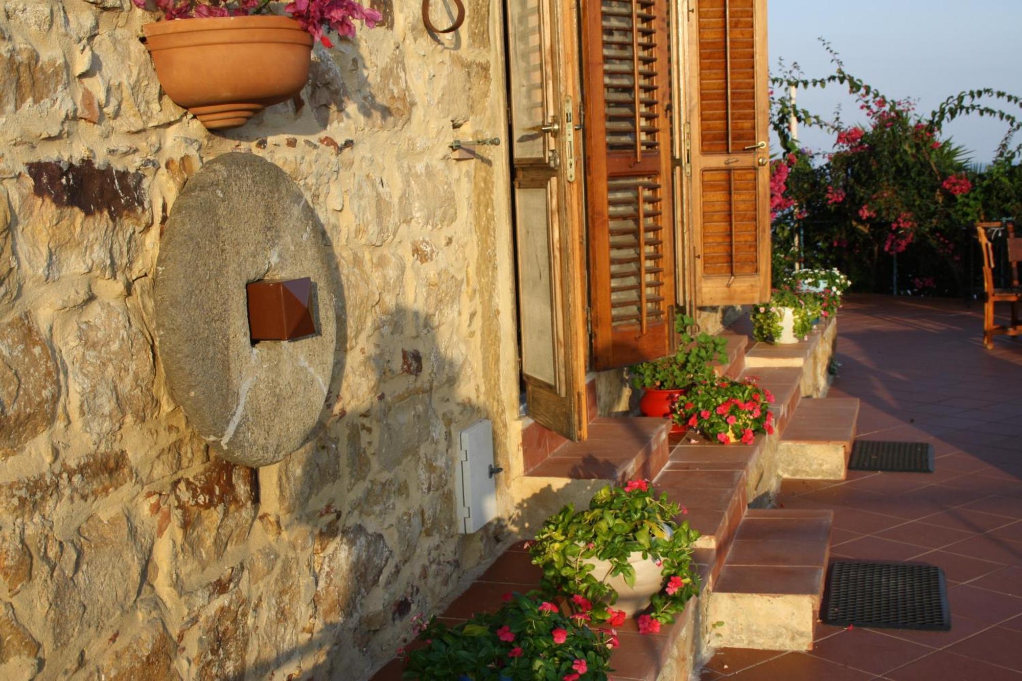 Camere & Case Vacanze Lo Scoglio Кастель-ди-Туса Экстерьер фото