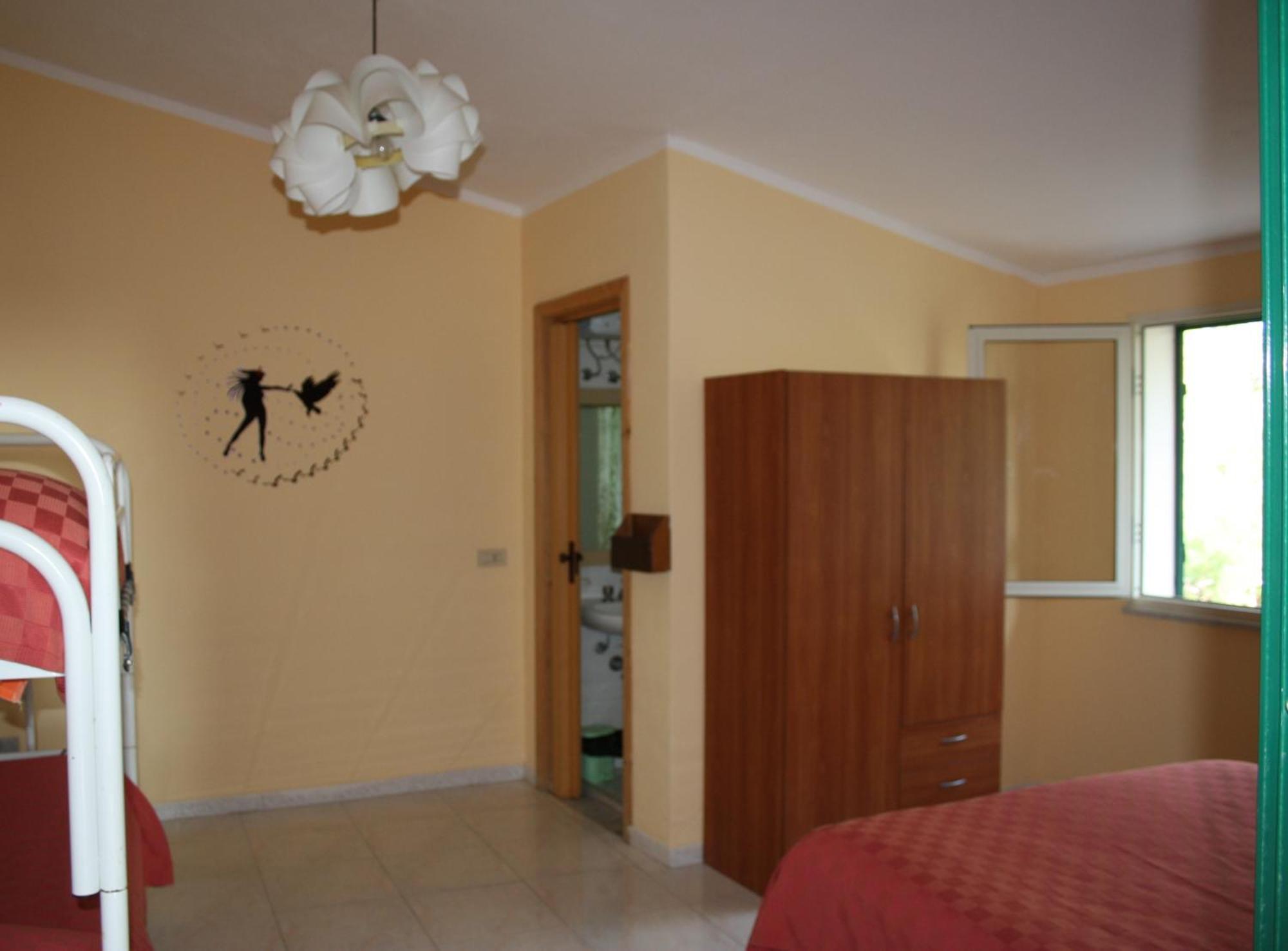 Camere & Case Vacanze Lo Scoglio Кастель-ди-Туса Экстерьер фото