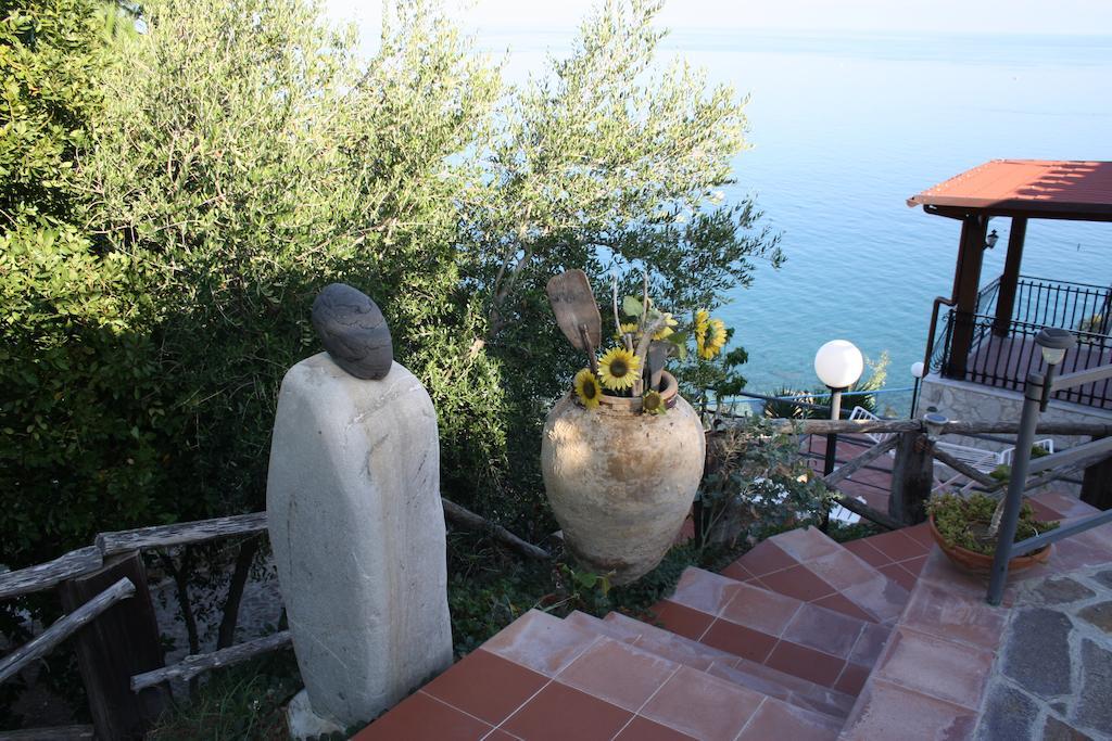 Camere & Case Vacanze Lo Scoglio Кастель-ди-Туса Экстерьер фото