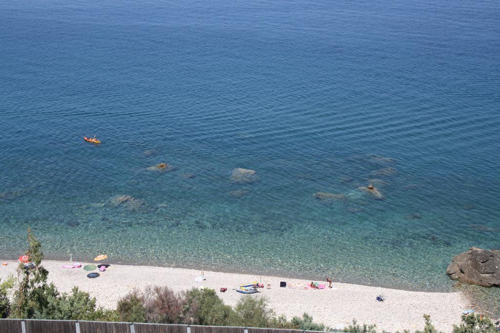Camere & Case Vacanze Lo Scoglio Кастель-ди-Туса Экстерьер фото