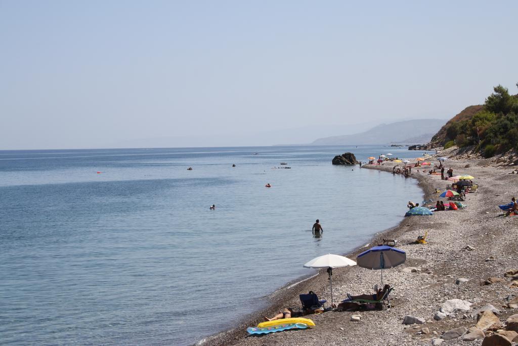 Camere & Case Vacanze Lo Scoglio Кастель-ди-Туса Экстерьер фото