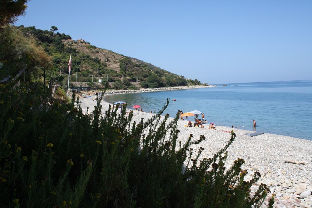Camere & Case Vacanze Lo Scoglio Кастель-ди-Туса Экстерьер фото