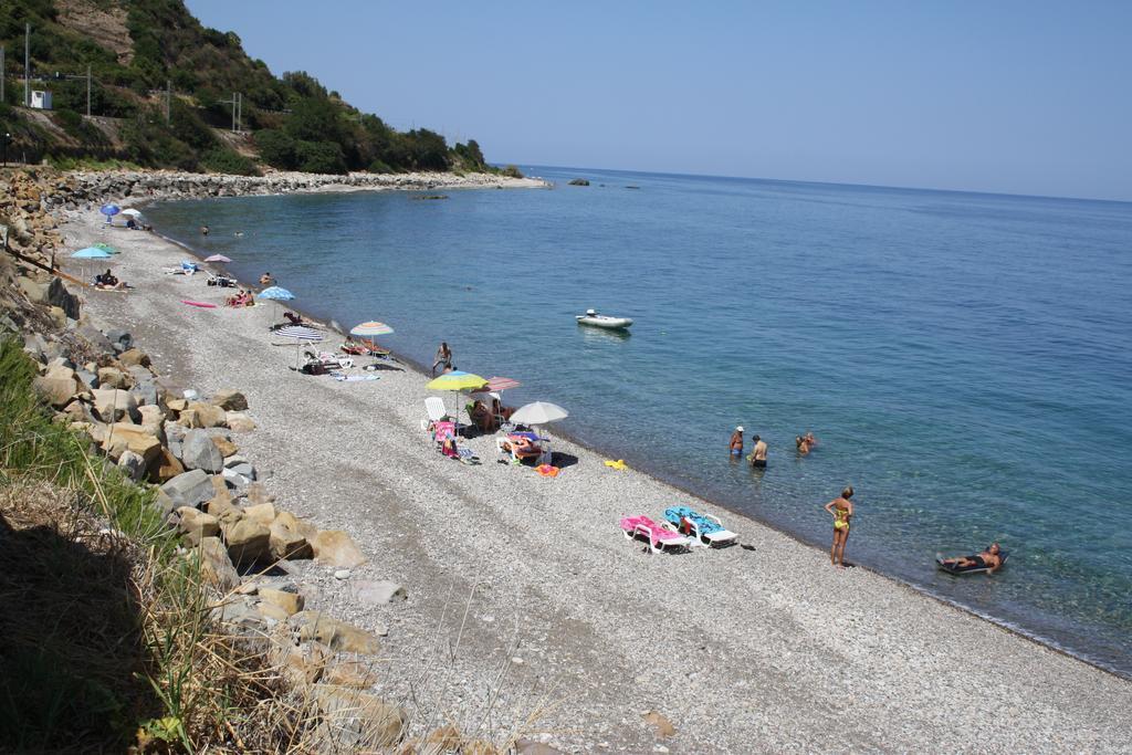 Camere & Case Vacanze Lo Scoglio Кастель-ди-Туса Экстерьер фото