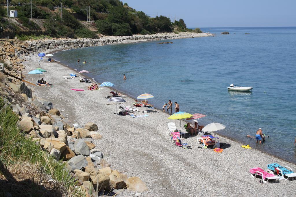 Camere & Case Vacanze Lo Scoglio Кастель-ди-Туса Экстерьер фото