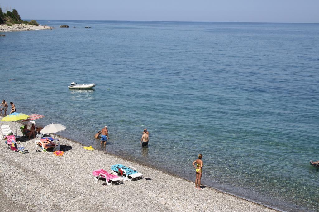 Camere & Case Vacanze Lo Scoglio Кастель-ди-Туса Экстерьер фото