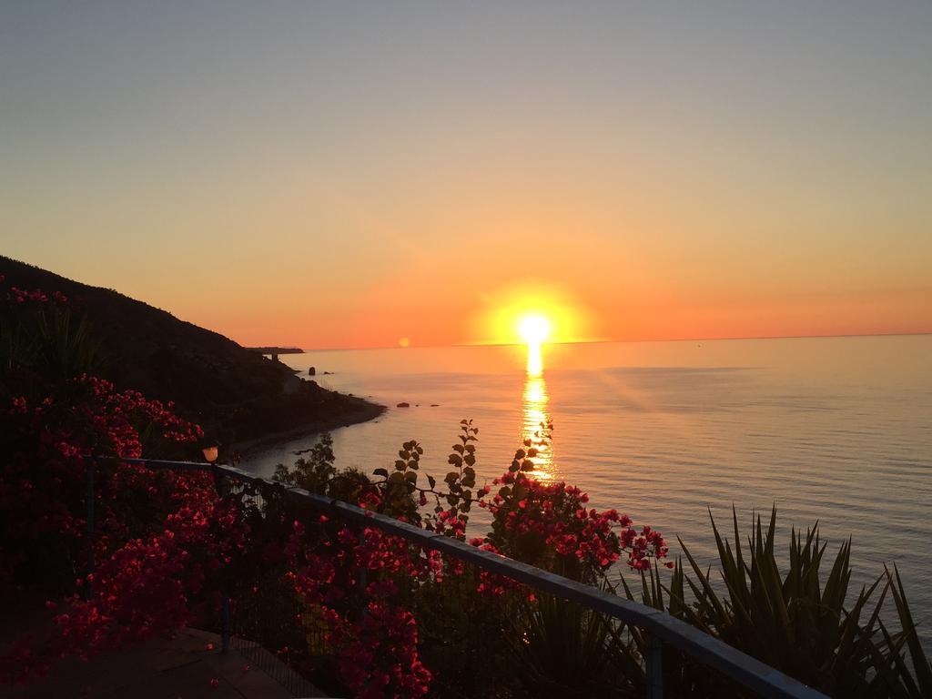 Camere & Case Vacanze Lo Scoglio Кастель-ди-Туса Экстерьер фото