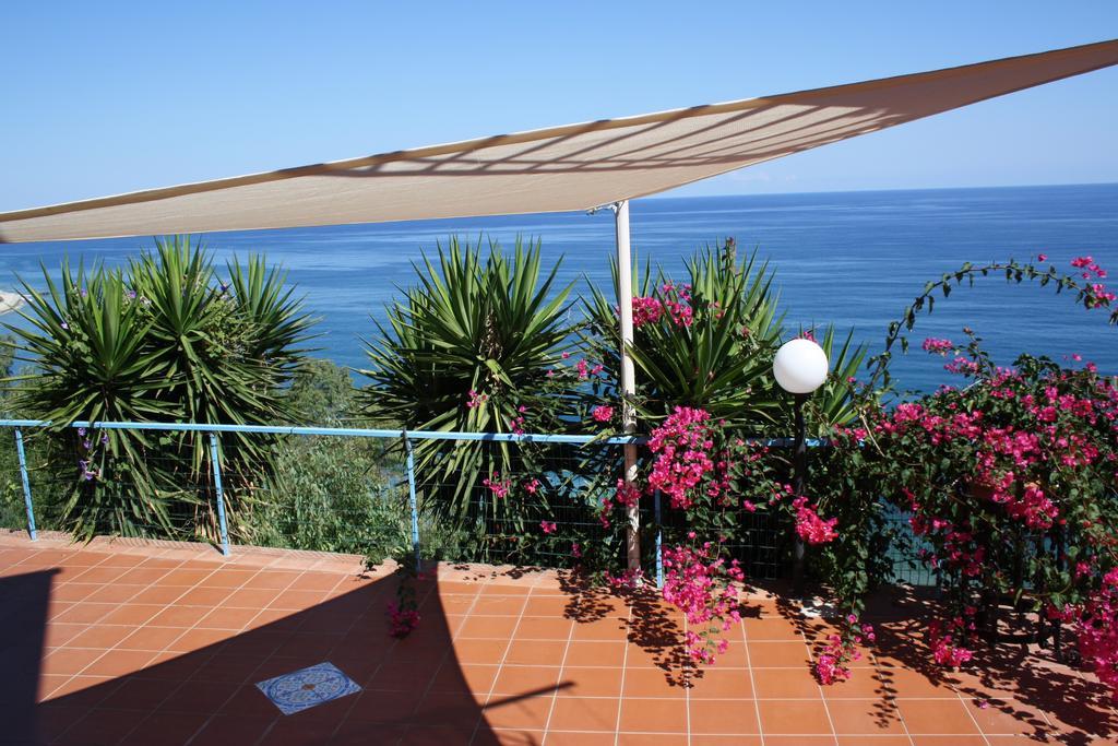 Camere & Case Vacanze Lo Scoglio Кастель-ди-Туса Экстерьер фото