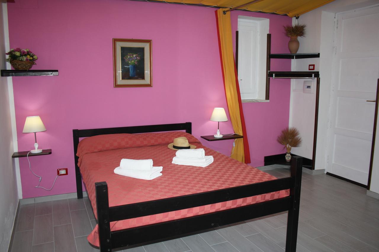Camere & Case Vacanze Lo Scoglio Кастель-ди-Туса Экстерьер фото