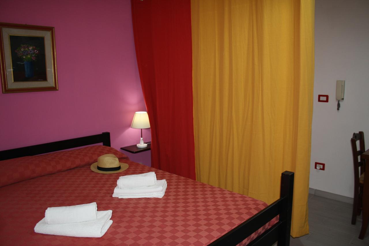Camere & Case Vacanze Lo Scoglio Кастель-ди-Туса Экстерьер фото