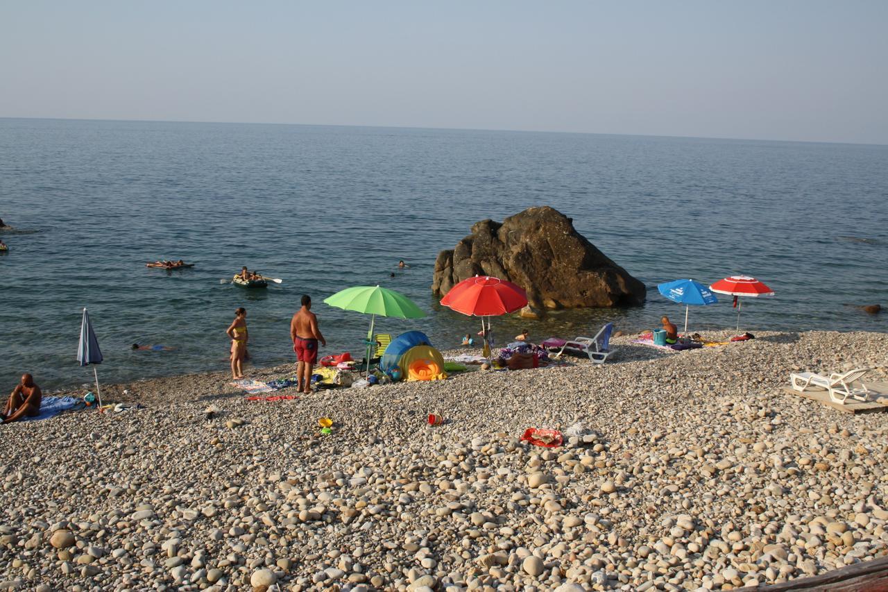 Camere & Case Vacanze Lo Scoglio Кастель-ди-Туса Экстерьер фото
