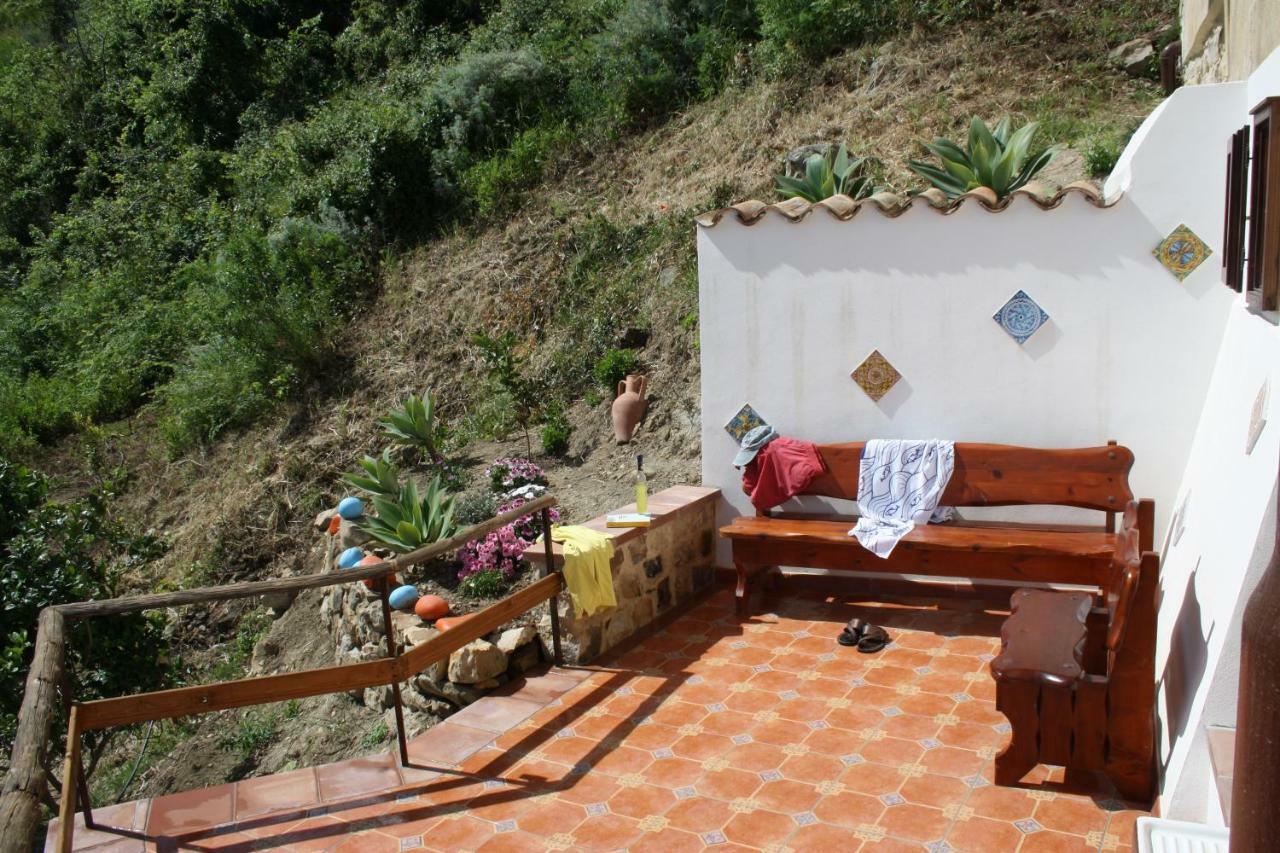Camere & Case Vacanze Lo Scoglio Кастель-ди-Туса Экстерьер фото