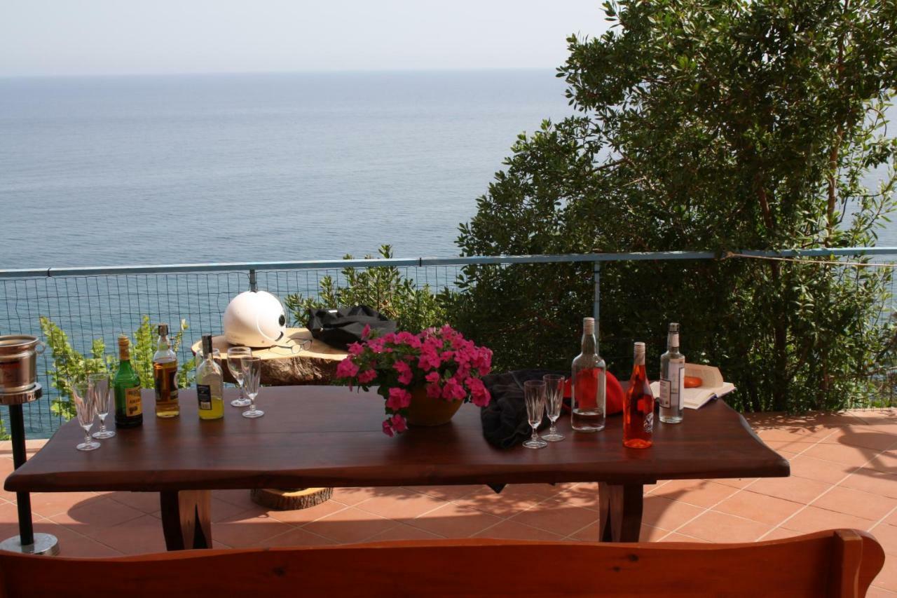 Camere & Case Vacanze Lo Scoglio Кастель-ди-Туса Экстерьер фото